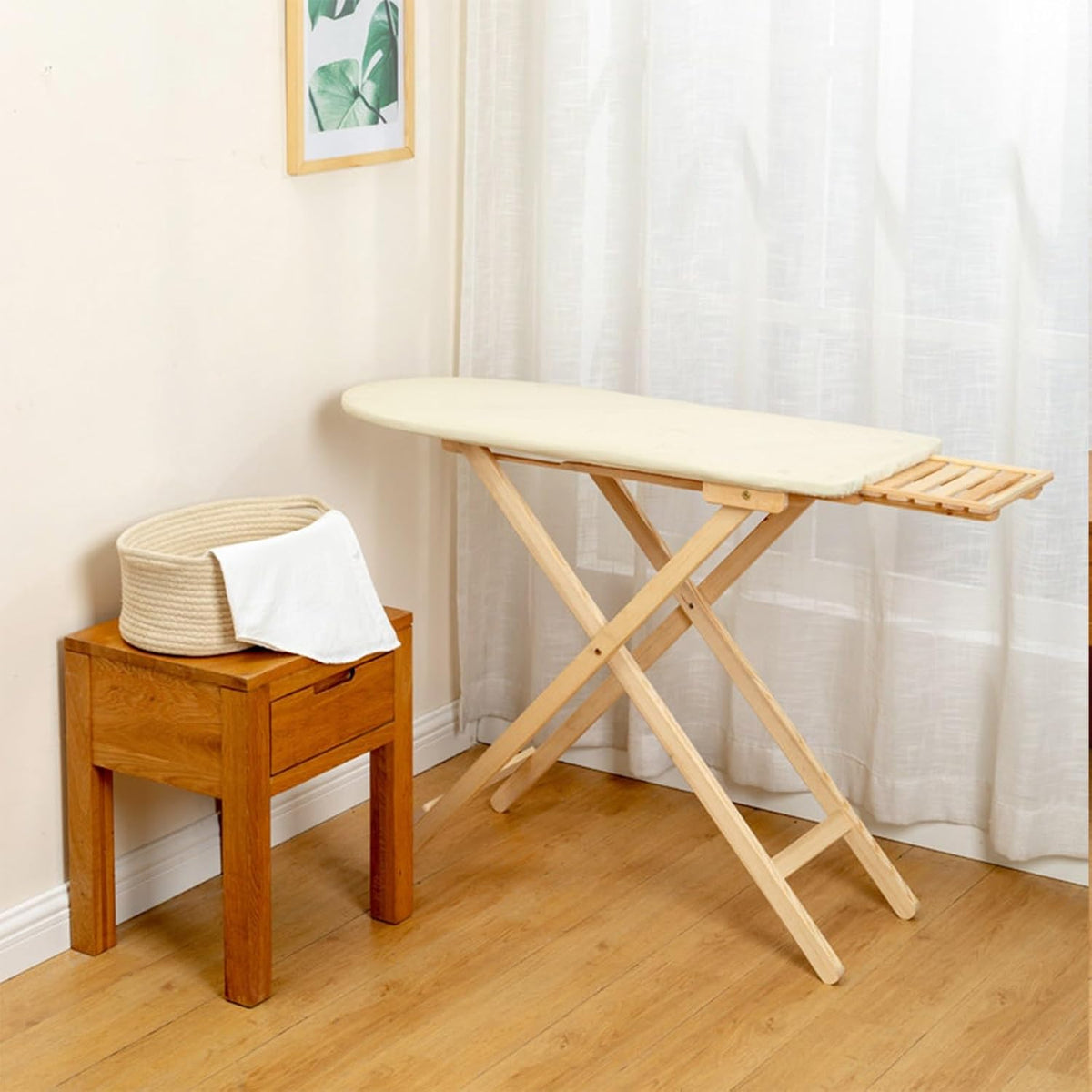 Choisissez une table de repassage a surface permeable a la vapeur avec un support pour le fer
