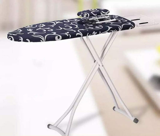 Cette table de repassage qui se replie apres usage, avec une hauteur reglable