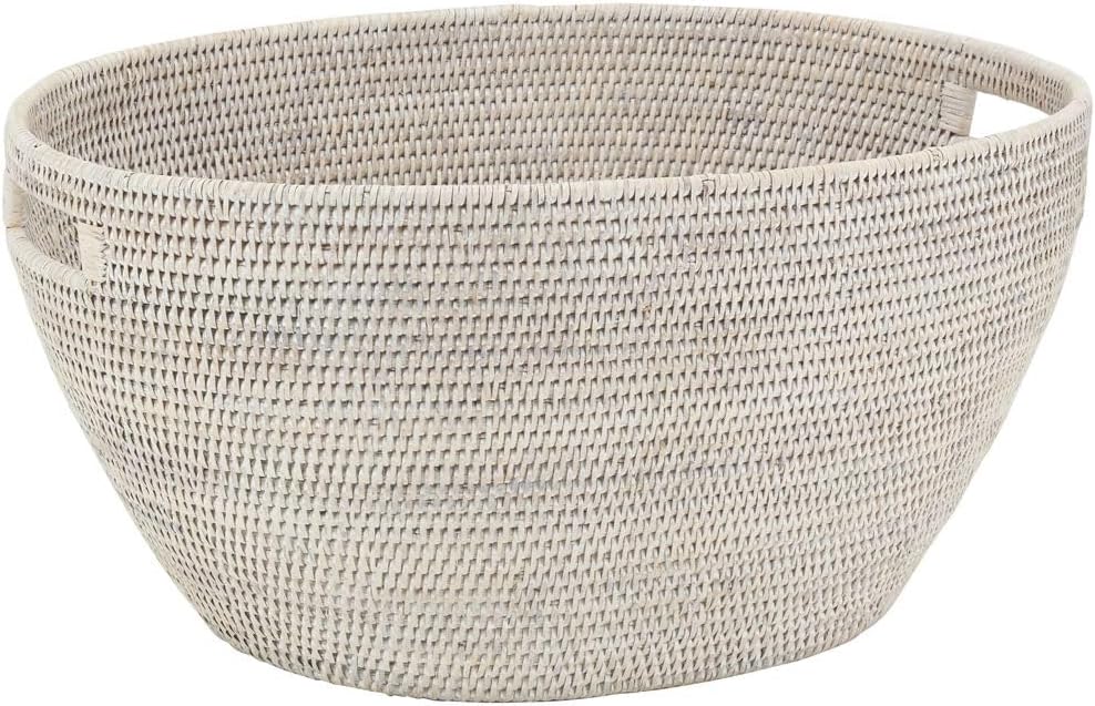 Un panier a linge accompagne le soin et le rangement au quotidien