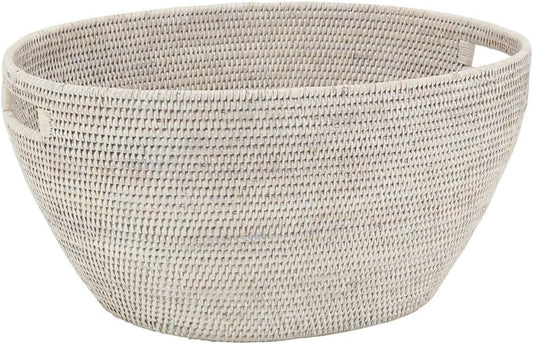 Un panier a linge accompagne le soin et le rangement au quotidien